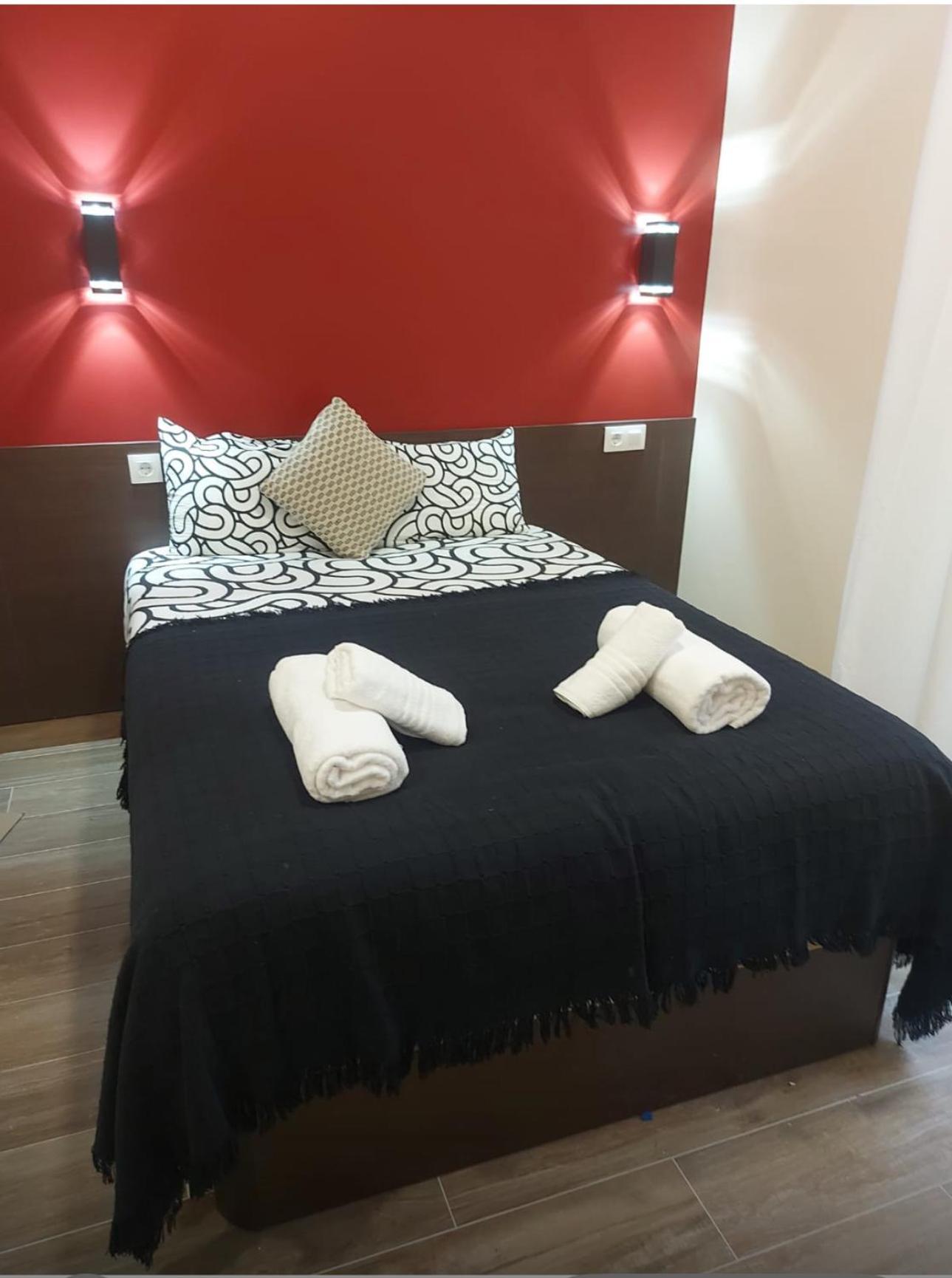 Hostal “ Infantas” Мадрид Екстер'єр фото